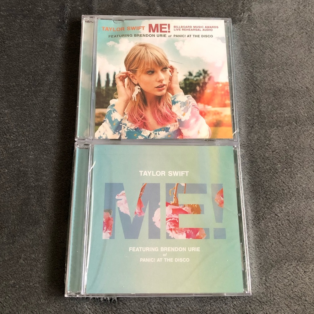 NWT (2) TAYLOR SWIFT 💗 SEALED ME! CDs